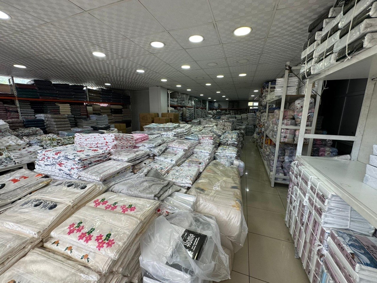 Selçuklu Tekstil mağaza içi ürün stokları